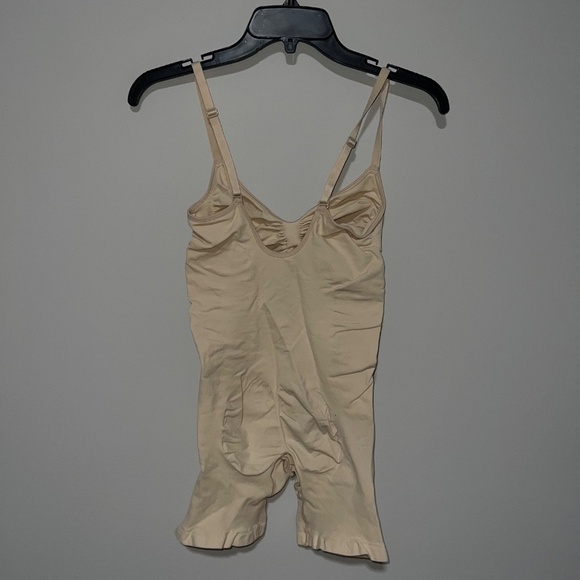 SKIMS SEAMLESS SCULPT MID THING BODYSUIT sand 3x - Picture 7 of 7